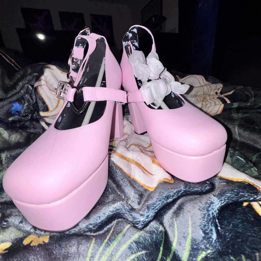 Size 5 “Walk in Faith” Lomada platforms